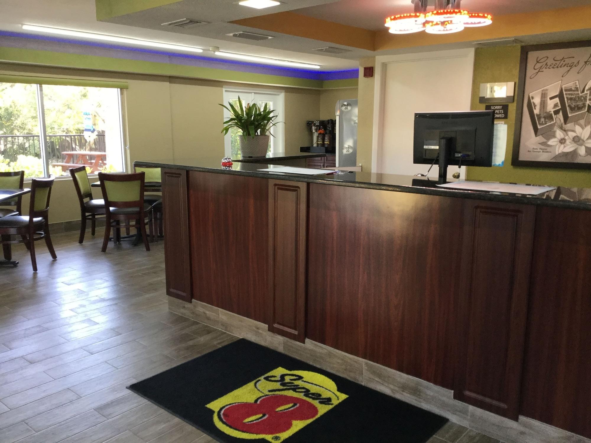Super 8 By Wyndham Sarasota Near Siesta Key Motel Luaran gambar