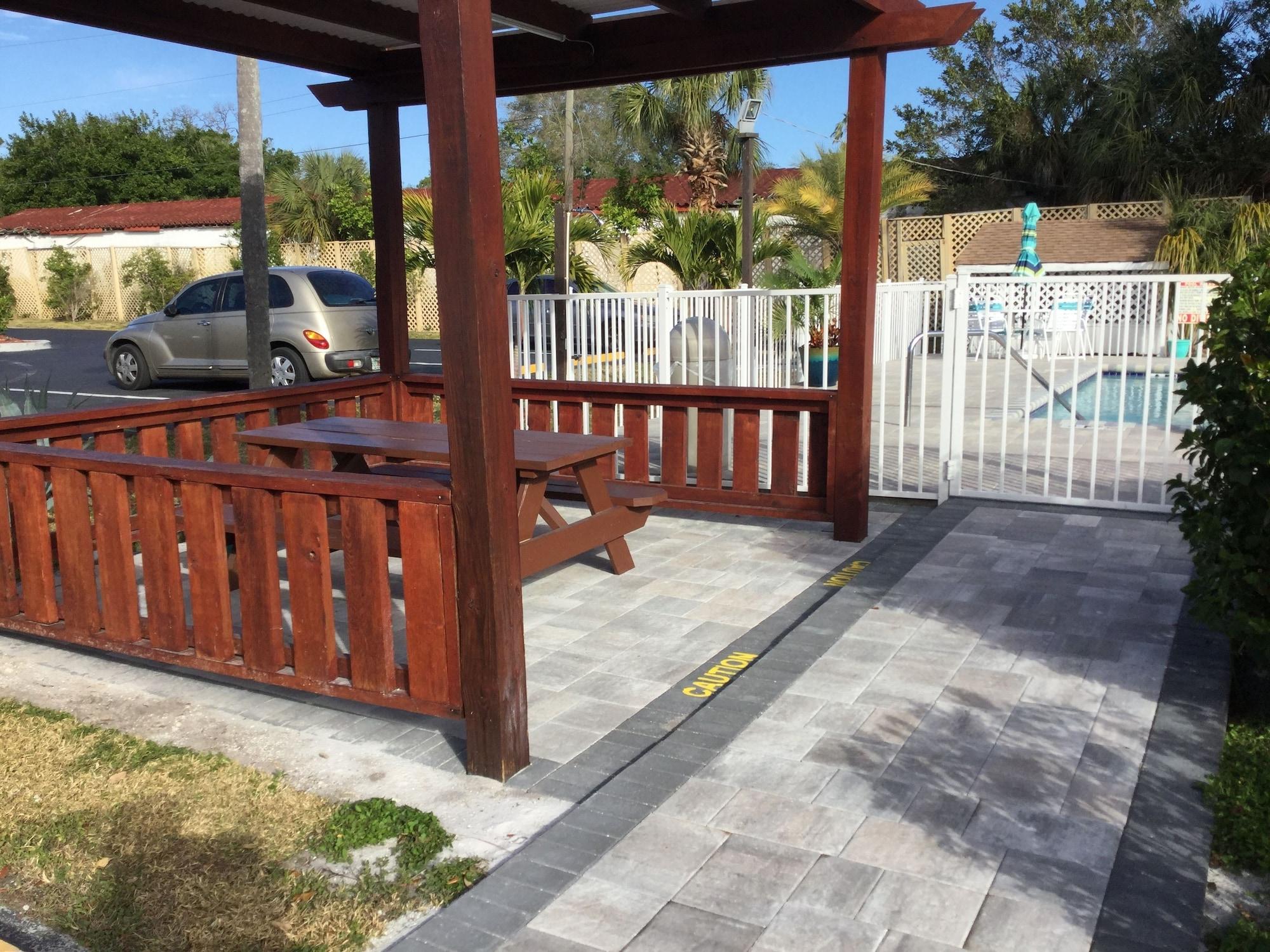 Super 8 By Wyndham Sarasota Near Siesta Key Motel Luaran gambar