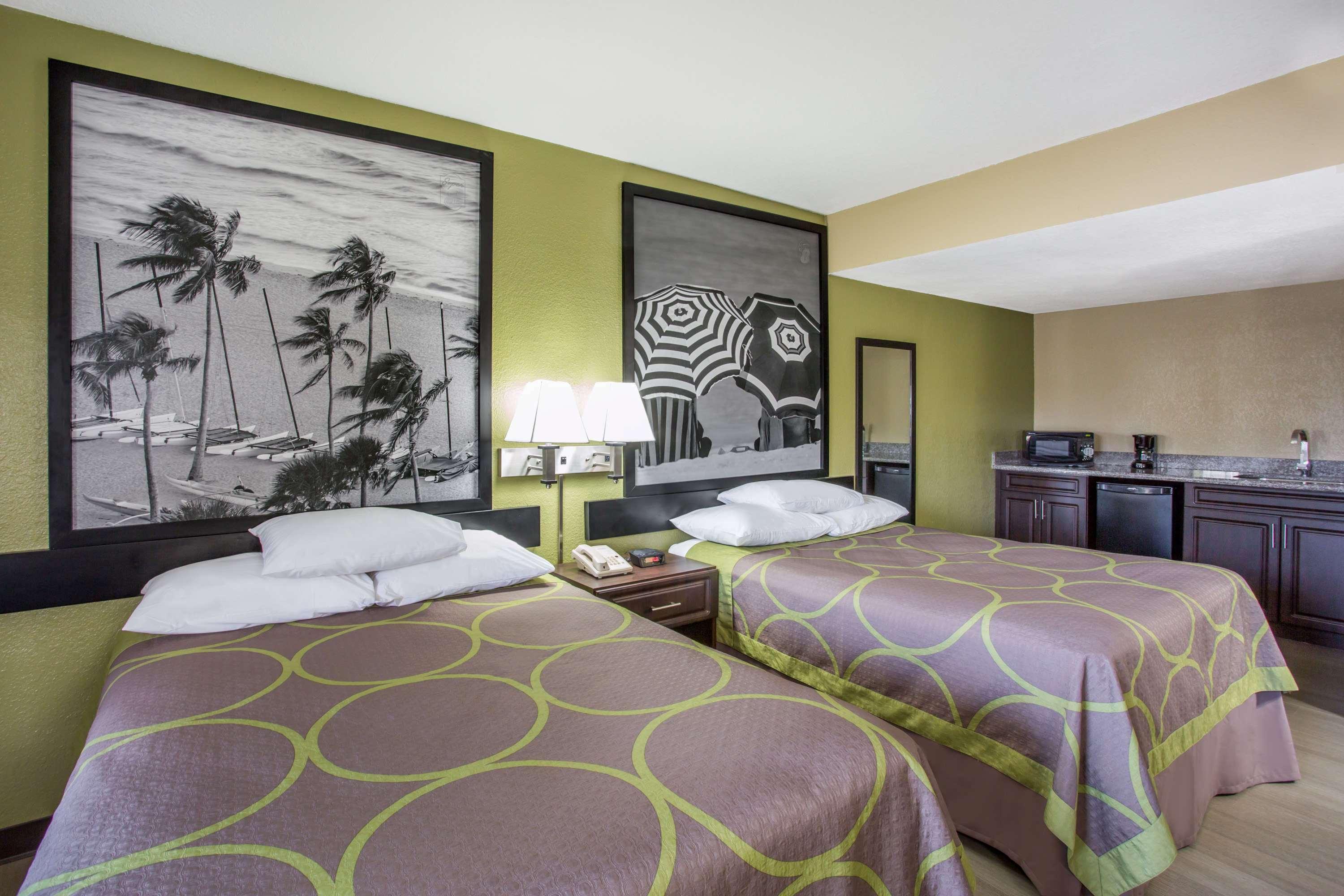 Super 8 By Wyndham Sarasota Near Siesta Key Motel Luaran gambar