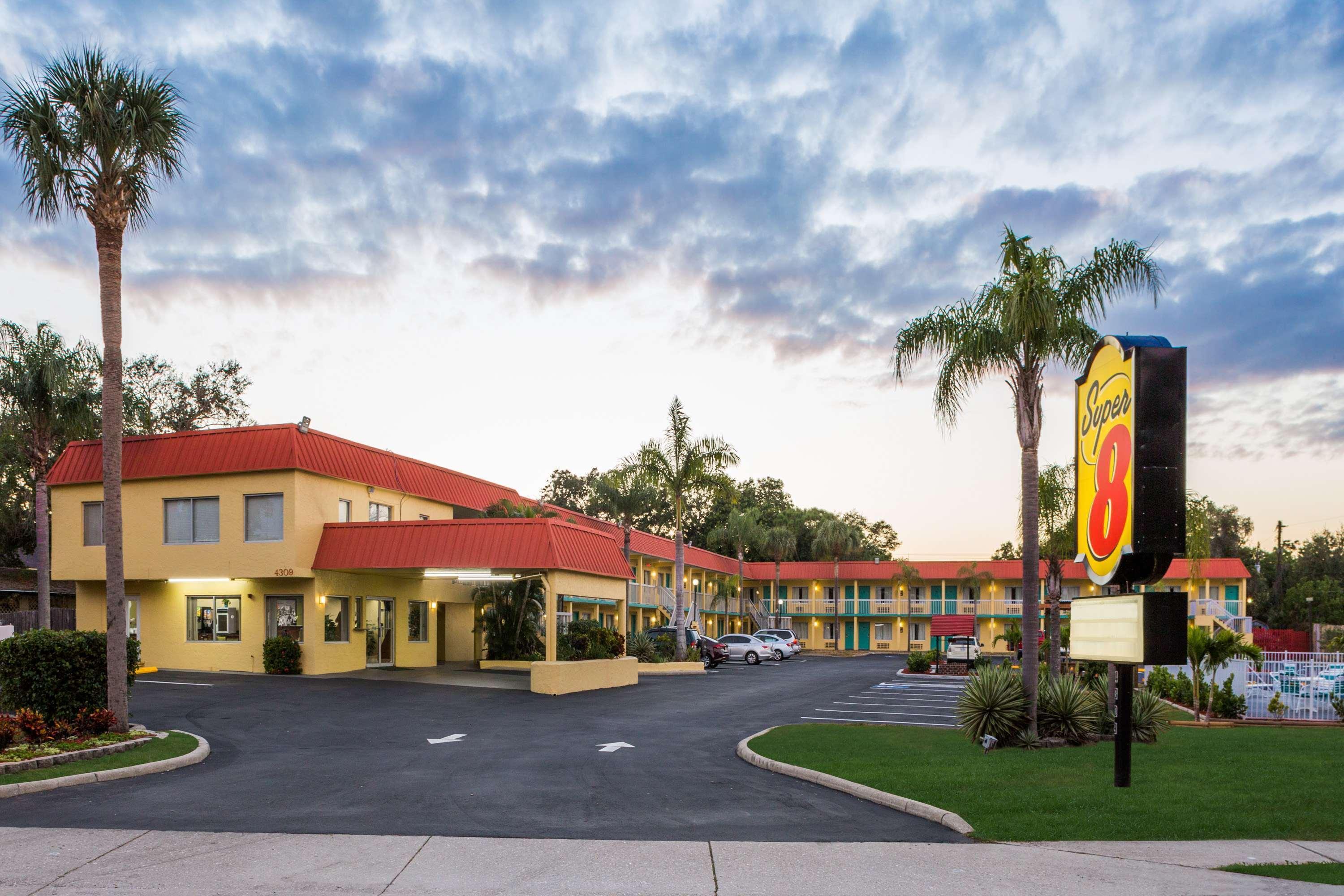 Super 8 By Wyndham Sarasota Near Siesta Key Motel Luaran gambar