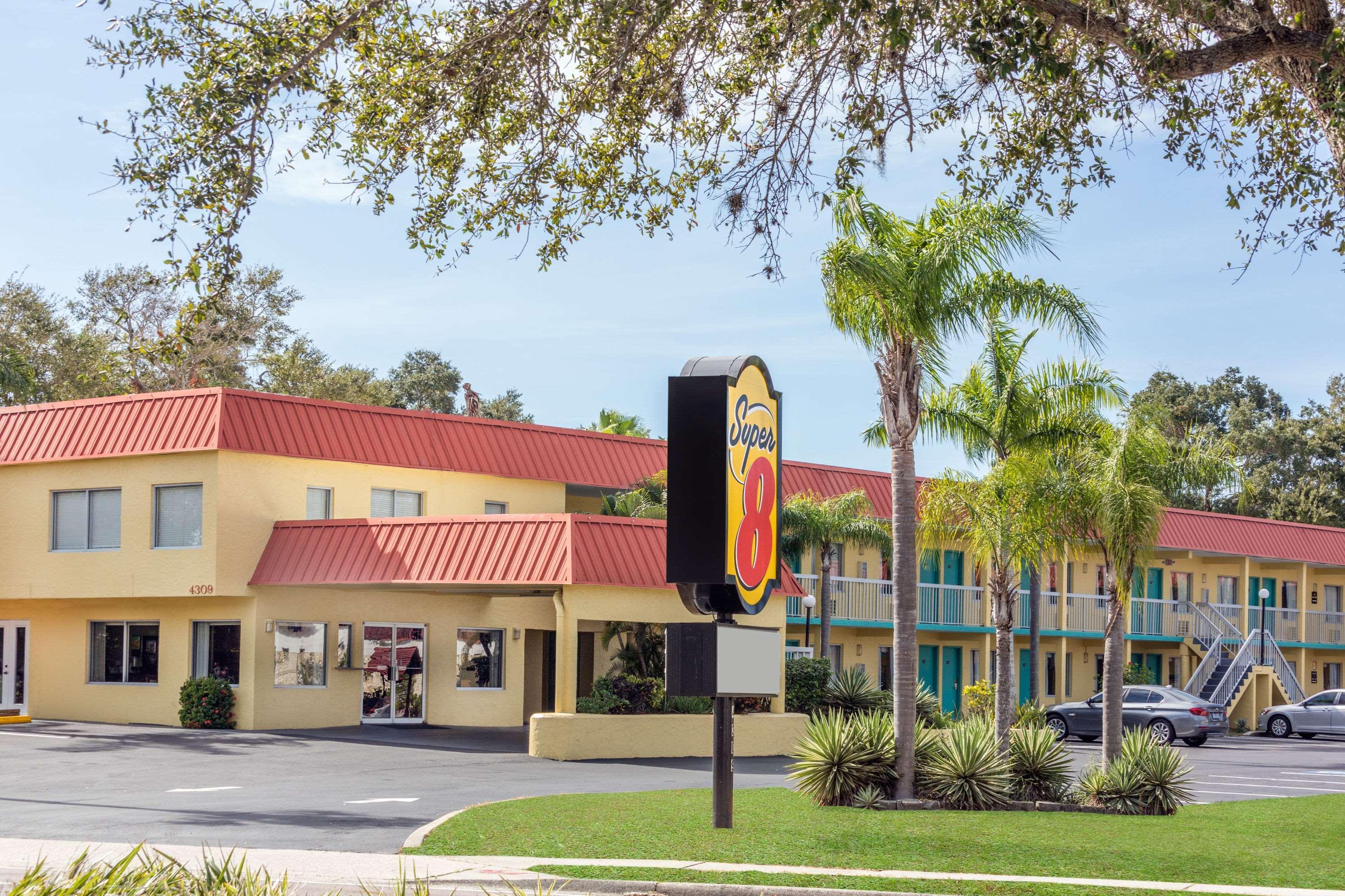 Super 8 By Wyndham Sarasota Near Siesta Key Motel Luaran gambar