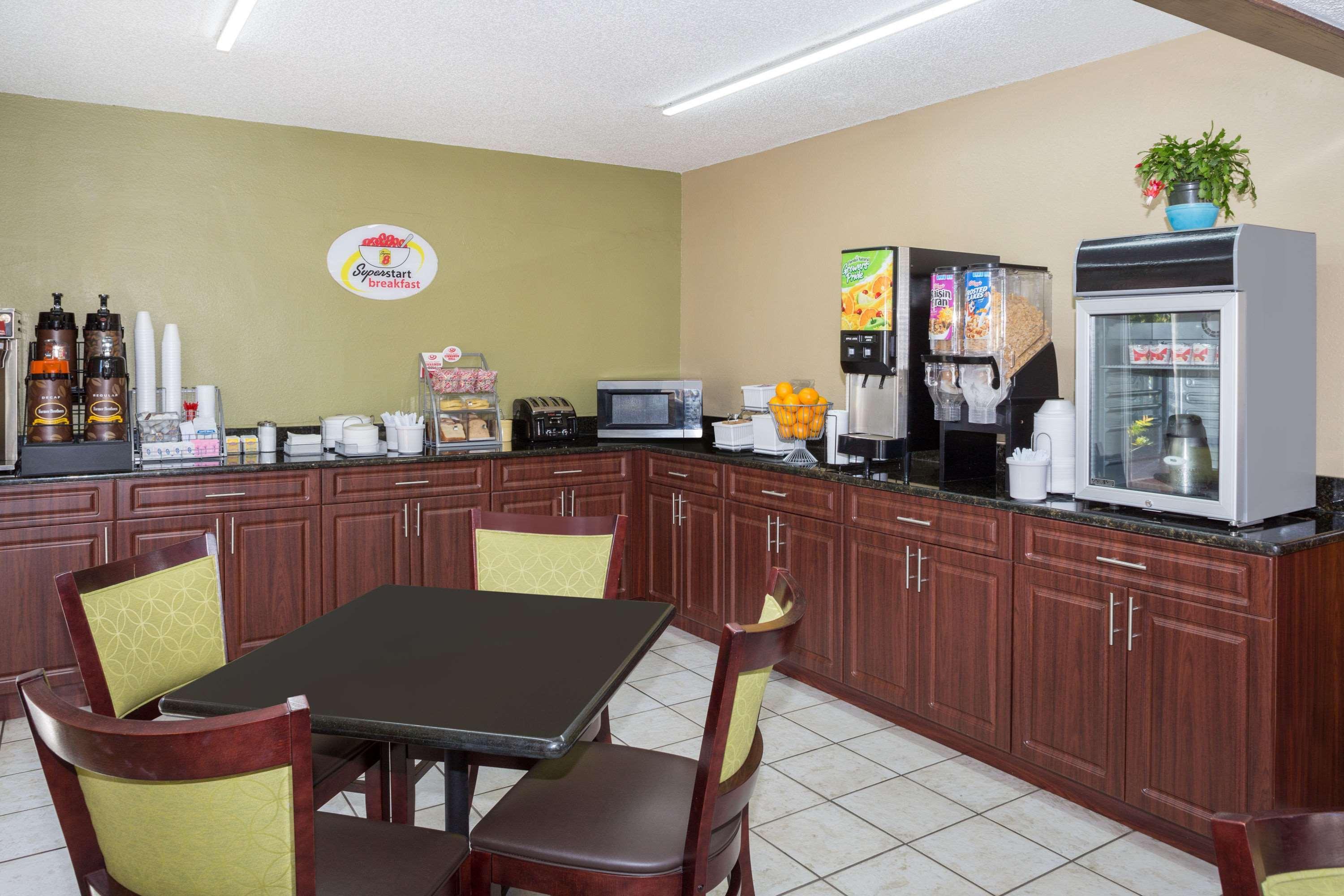 Super 8 By Wyndham Sarasota Near Siesta Key Motel Luaran gambar