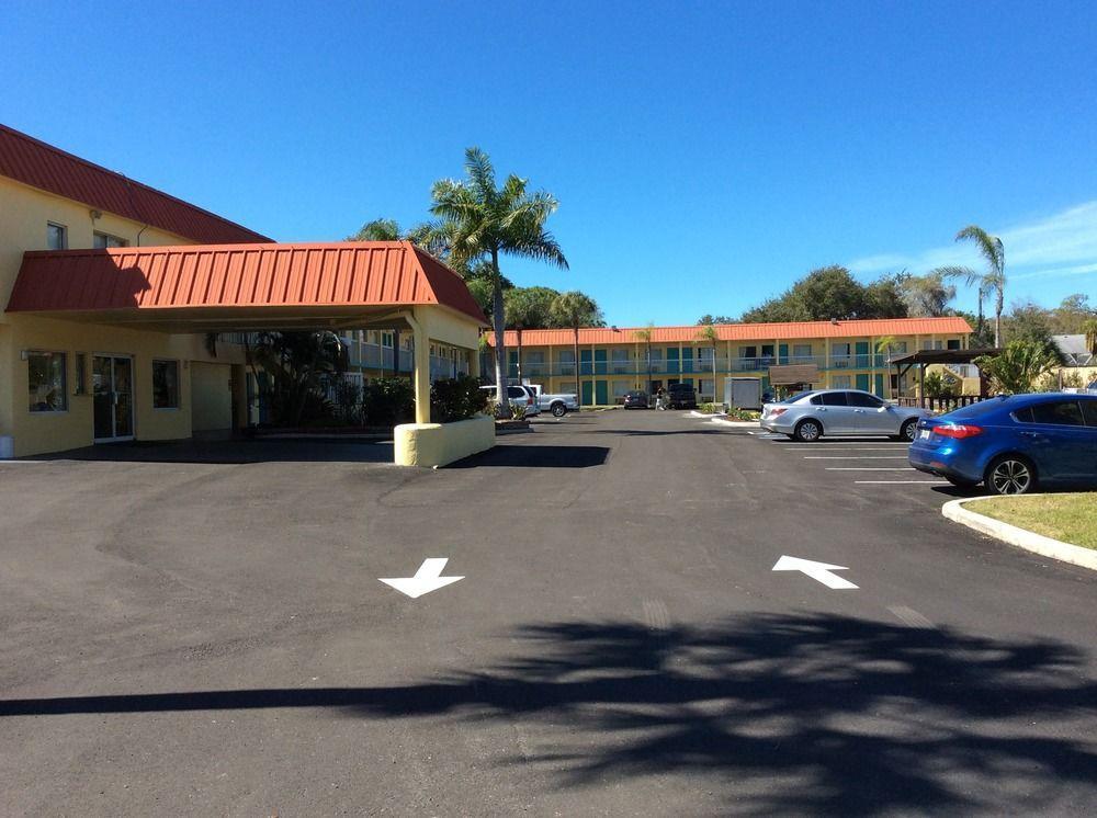 Super 8 By Wyndham Sarasota Near Siesta Key Motel Luaran gambar