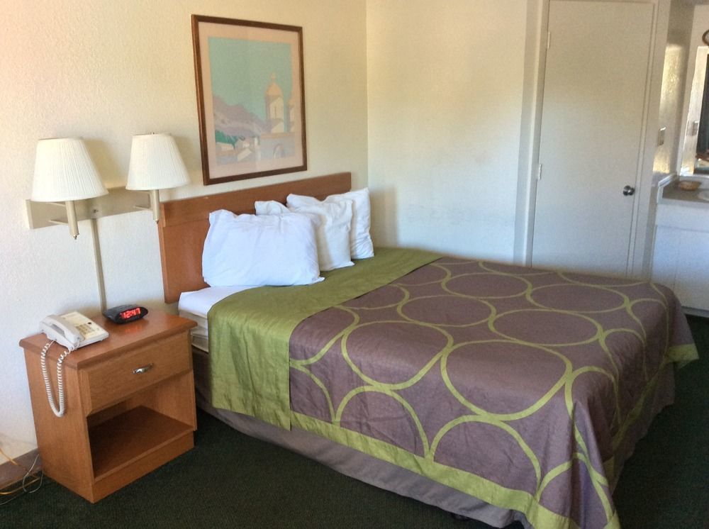Super 8 By Wyndham Sarasota Near Siesta Key Motel Luaran gambar