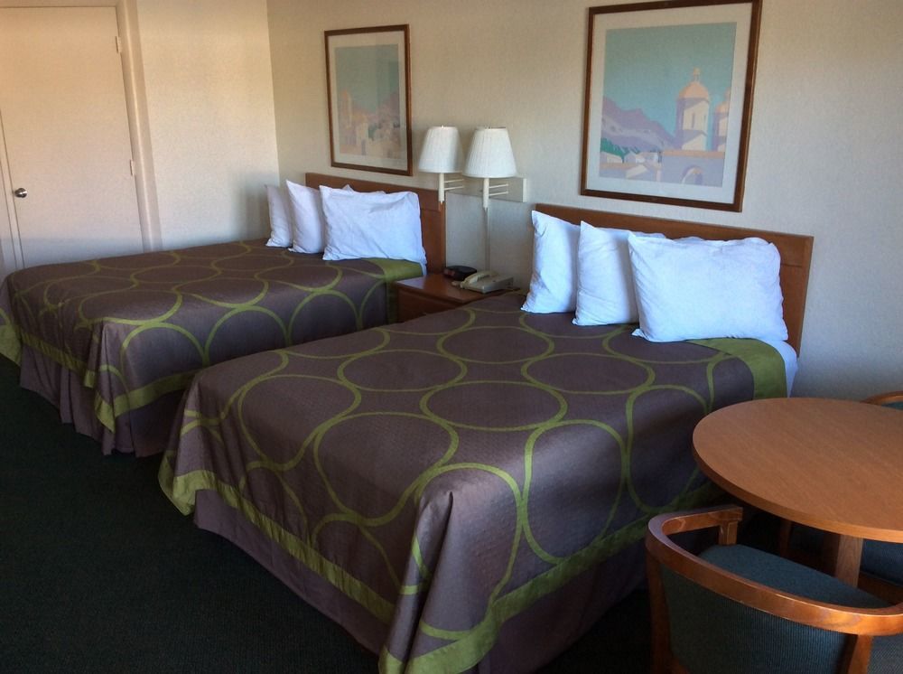 Super 8 By Wyndham Sarasota Near Siesta Key Motel Luaran gambar