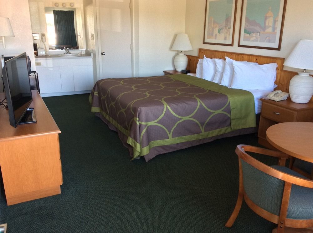 Super 8 By Wyndham Sarasota Near Siesta Key Motel Luaran gambar