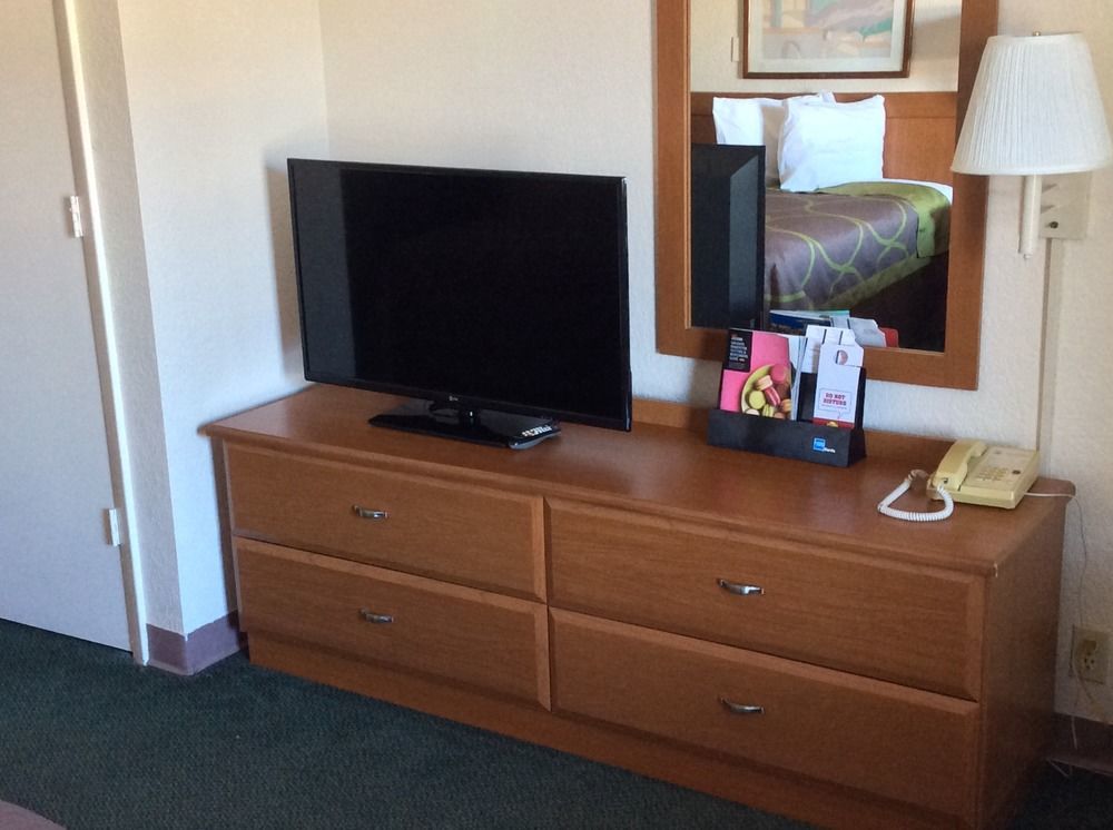 Super 8 By Wyndham Sarasota Near Siesta Key Motel Luaran gambar