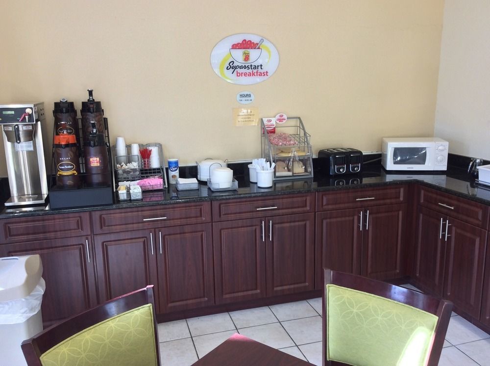 Super 8 By Wyndham Sarasota Near Siesta Key Motel Luaran gambar