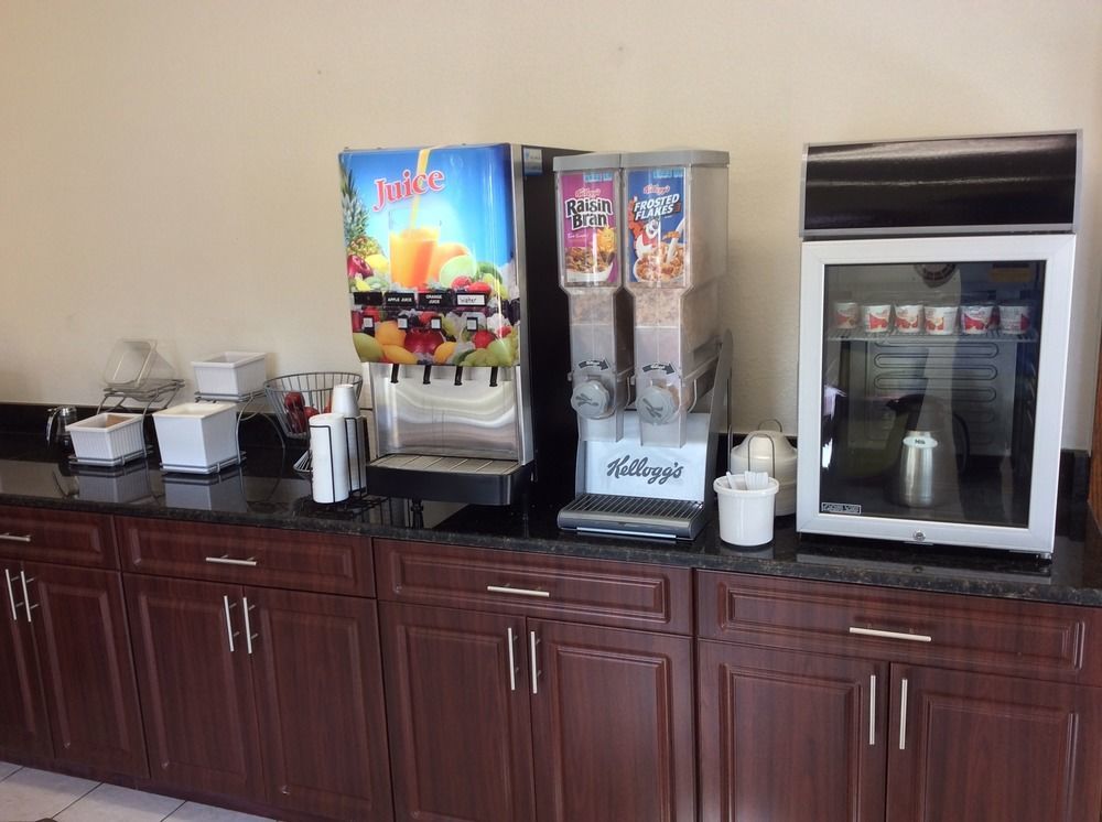 Super 8 By Wyndham Sarasota Near Siesta Key Motel Luaran gambar